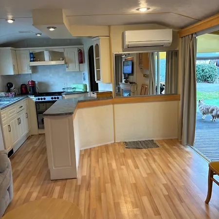 Saint Tropez, , Mobil Luxe Chez Josy אתר קמפינג